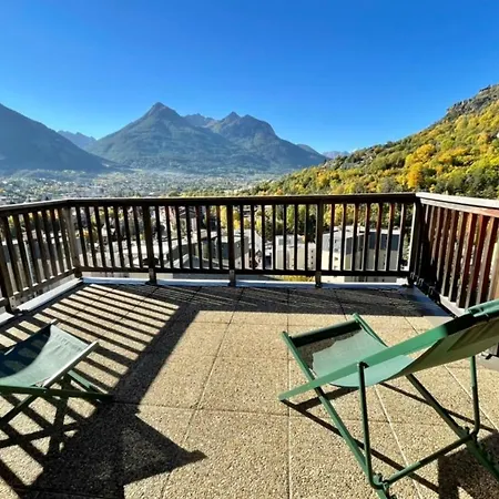 Large Chalet With Terrace And View In Apartment